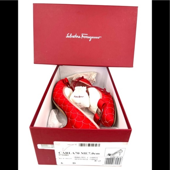 SALVATORE FERRAGAMO Carla Quilted Red Satin Fabric Bow Vara Heel Pumps Size 6 - Picture 2 of 13